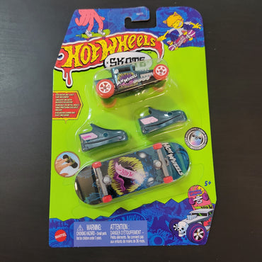 Hot Wheels Fingerboard and Vehicle Pack