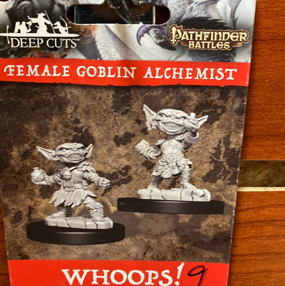 Pathfinder Miniatures Female Goblin Alchemist Wave 9