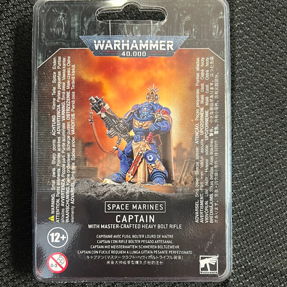 Space Marines Captain With Master-Crafted Bolt Rifle